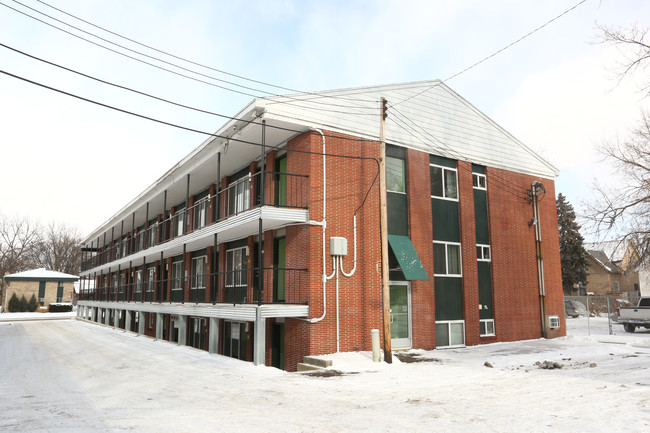 Shiawassee Apartments in Lansing, MI - Building Photo - Building Photo