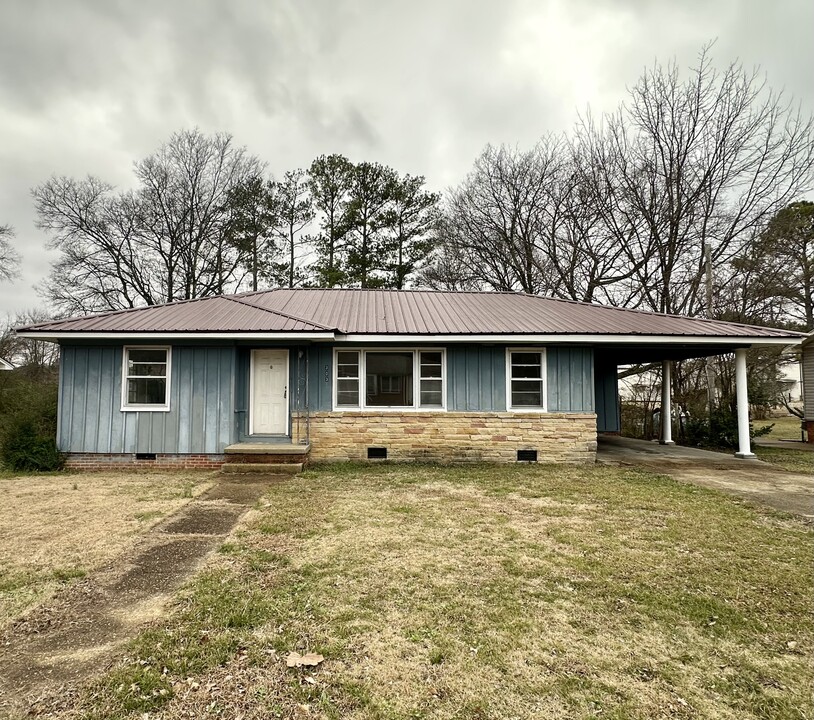 303 S Foster Dr in Tupelo, MS - Building Photo