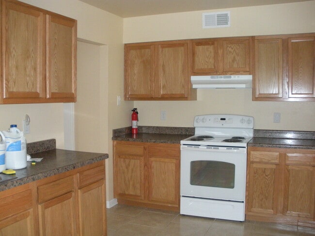 1108 Lebeau St, Unit APT. C in Arabi, LA - Foto de edificio - Building Photo