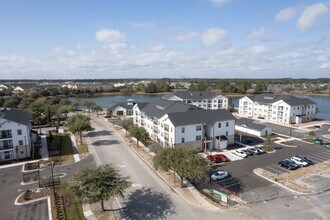The Clarke at Kendall Town Apartments in Jacksonville, FL - Foto de edificio - Building Photo