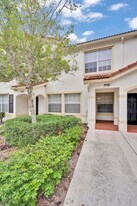 390 SE Rogers Ct in Stuart, FL - Building Photo