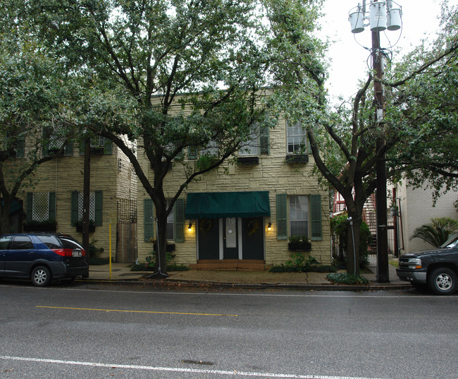 1756 Prytania St in New Orleans, LA - Foto de edificio - Building Photo