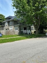 216 Park Dr W in Watertown, NY - Foto de edificio - Building Photo