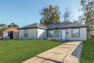 5874 Belcrest St in Houston, TX - Building Photo - Building Photo