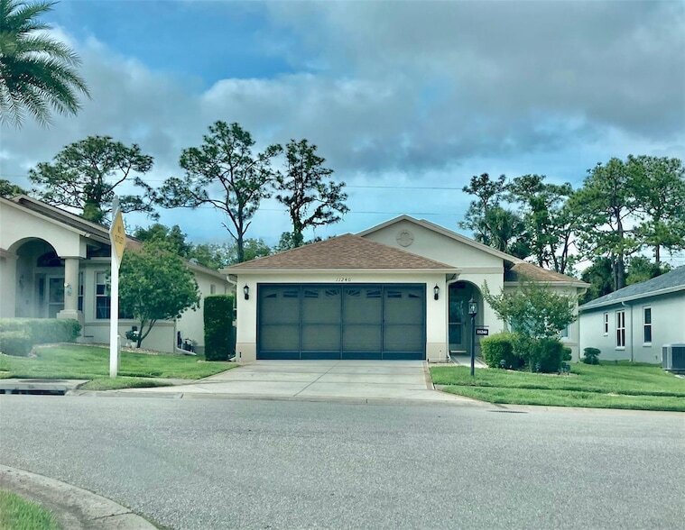 11240 Hollander Ave in Hudson, FL - Building Photo