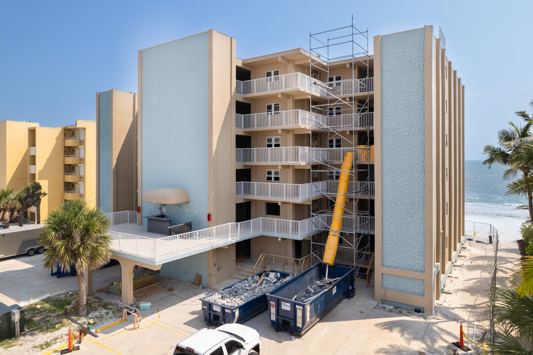 Island Towers in Ft. Myers, FL - Building Photo