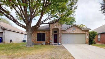 213 Tapwood Ln in Cibolo, TX - Building Photo