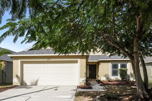 12724 Lake Vista Dr in Gibsonton, FL - Building Photo