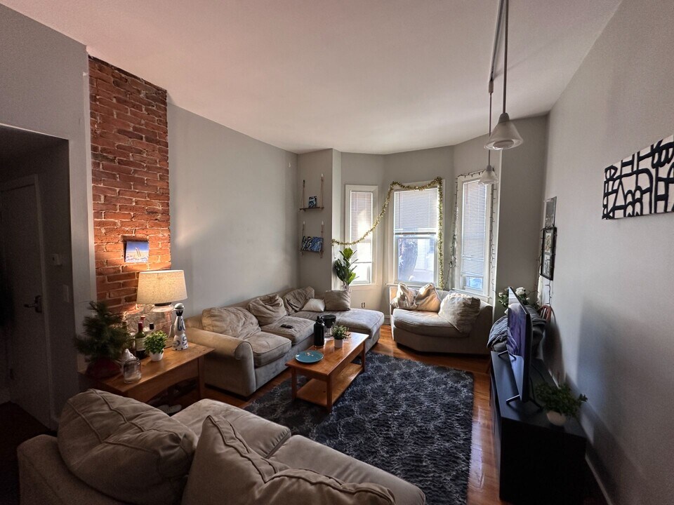 216 Columbia St, Unit #218 in Cambridge, MA - Foto de edificio