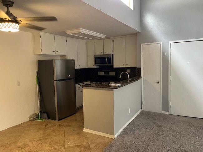 18754 Mandan St, Unit 1306 in Santa Clarita, CA - Foto de edificio - Building Photo