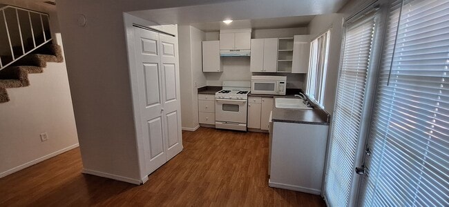 2105 Pinon Springs Cir in Bakersfield, CA - Building Photo - Building Photo
