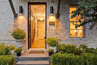 2817 Shelby Ave in Dallas, TX - Foto de edificio - Building Photo