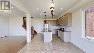 2592 Stallion Dr in Oshawa, ON - Building Photo - Building Photo