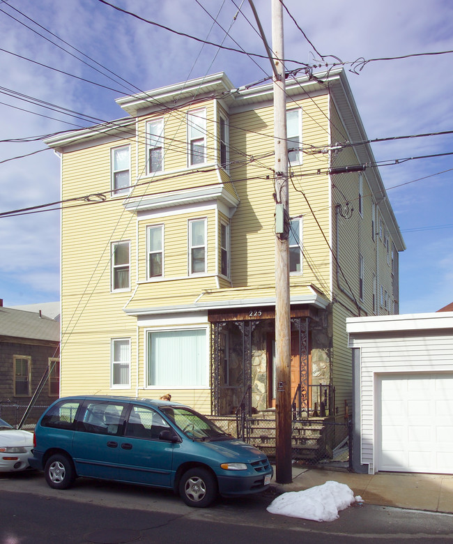 225 Almond St in Fall River, MA - Building Photo - Building Photo