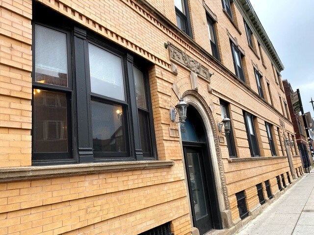 2107 W North Ave, Unit 1 in Chicago, IL - Foto de edificio
