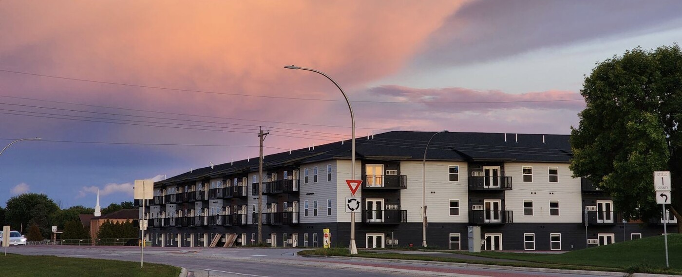 Cedar View Apartments in Owatonna, MN - Building Photo