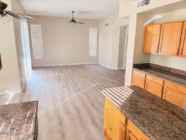 17640 N 17th St in Phoenix, AZ - Building Photo - Building Photo