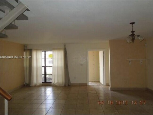 6506 Kendale Lakes Dr in Miami, FL - Building Photo - Building Photo