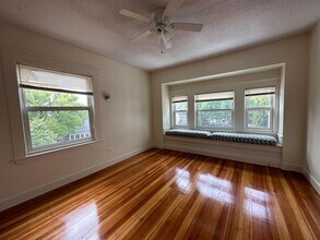 5 Adams St, Unit 1 in Somerville, MA - Foto de edificio - Building Photo
