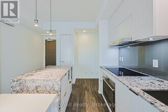 1 Bloor St E in Toronto, ON - Building Photo - Building Photo