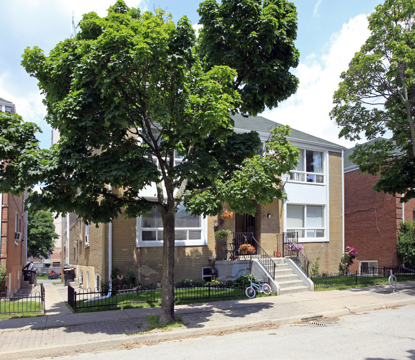 15 Norris Cres in Toronto, ON - Building Photo