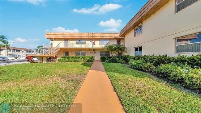 213 Saxony Ln in Delray Beach, FL - Building Photo - Building Photo