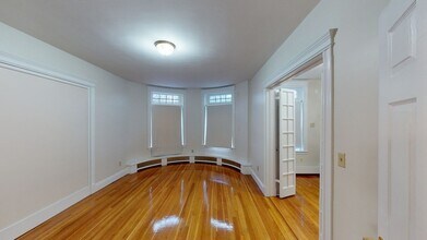 1906 Beacon St in Brookline, MA - Building Photo - Building Photo