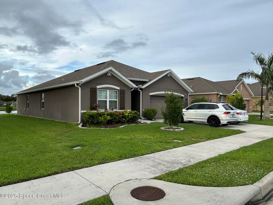 165 Sorrento Dr in Cocoa, FL - Building Photo