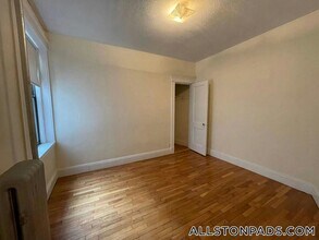 1152 Commonwealth Ave, Unit 14 in Boston, MA - Building Photo - Building Photo