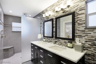 1199 9th Ave N in Naples, FL - Foto de edificio - Building Photo