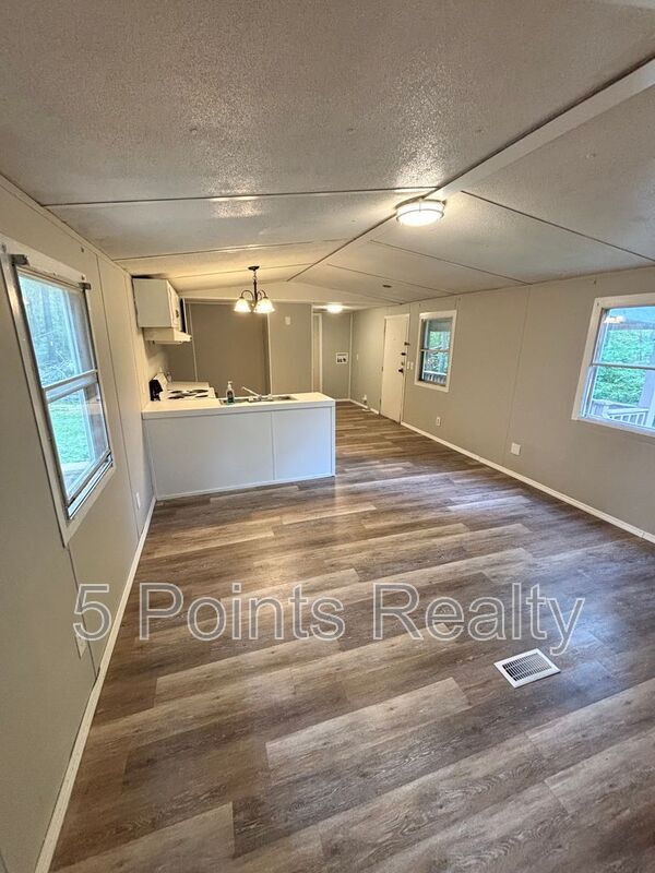 9314 Beeler Ct in Bon Aqua, TN - Building Photo - Building Photo