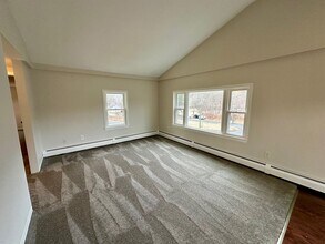 5 Prospect Street-C C in New Hartford, CT - Foto de edificio - Building Photo