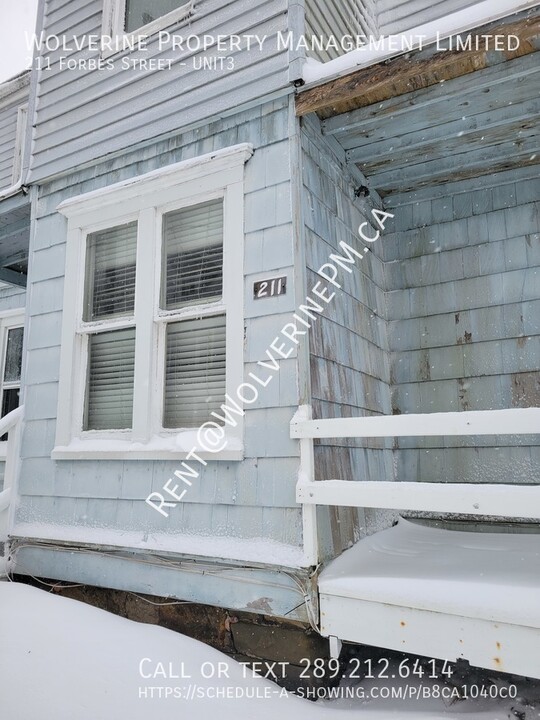 211 Forbes St in New Glasgow, NS - Building Photo