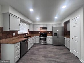 6716 Scott Terrace in Centreville, VA - Building Photo - Building Photo