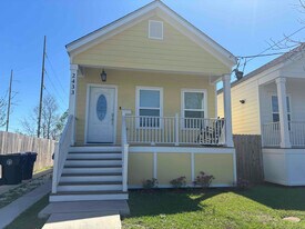 2433 Almonaster Ave in New Orleans, LA - Building Photo