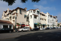 Paseo Chapala in Santa Barbara, CA - Foto de edificio - Building Photo