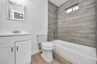 209 Owens St in Houston, TX - Building Photo - Building Photo