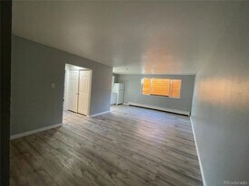 1590 Clinton St, Unit 6 in Aurora, CO - Building Photo