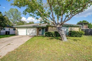 232 Linda Dr in Burleson, TX - Building Photo