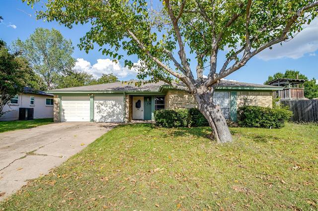 232 Linda Dr in Burleson, TX - Building Photo