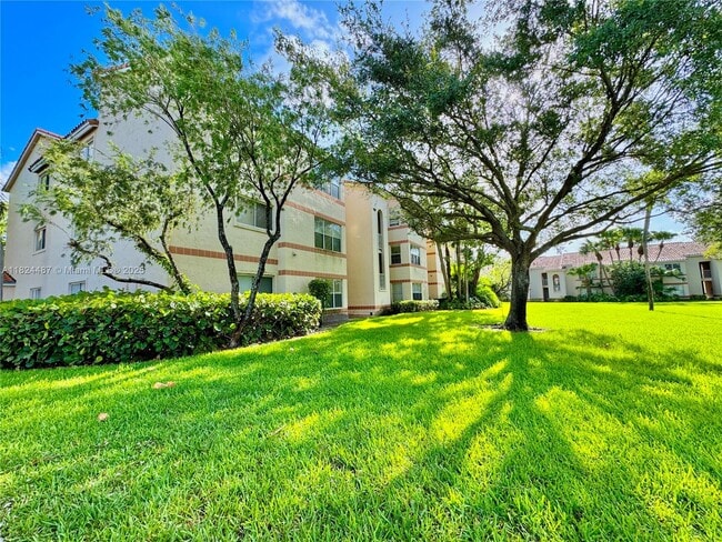 property at 3360 Pinewalk Dr N