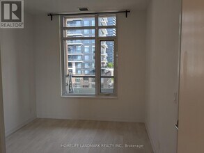 8 Beverley Glen Blvd in Vaughan, ON - Building Photo - Building Photo