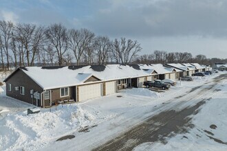 YellowBanks III LLC in Pleasant Hill, IA - Foto de edificio - Building Photo