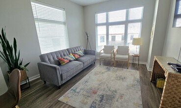 1505 54th Ave N, Unit 301 in Nashville, TN - Foto de edificio - Building Photo