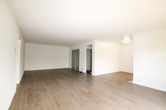 14306 Riverside Dr in Los Angeles, CA - Foto de edificio - Building Photo