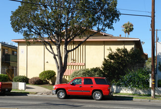 621 W Channel Islands Blvd in Oxnard, CA - Building Photo - Building Photo