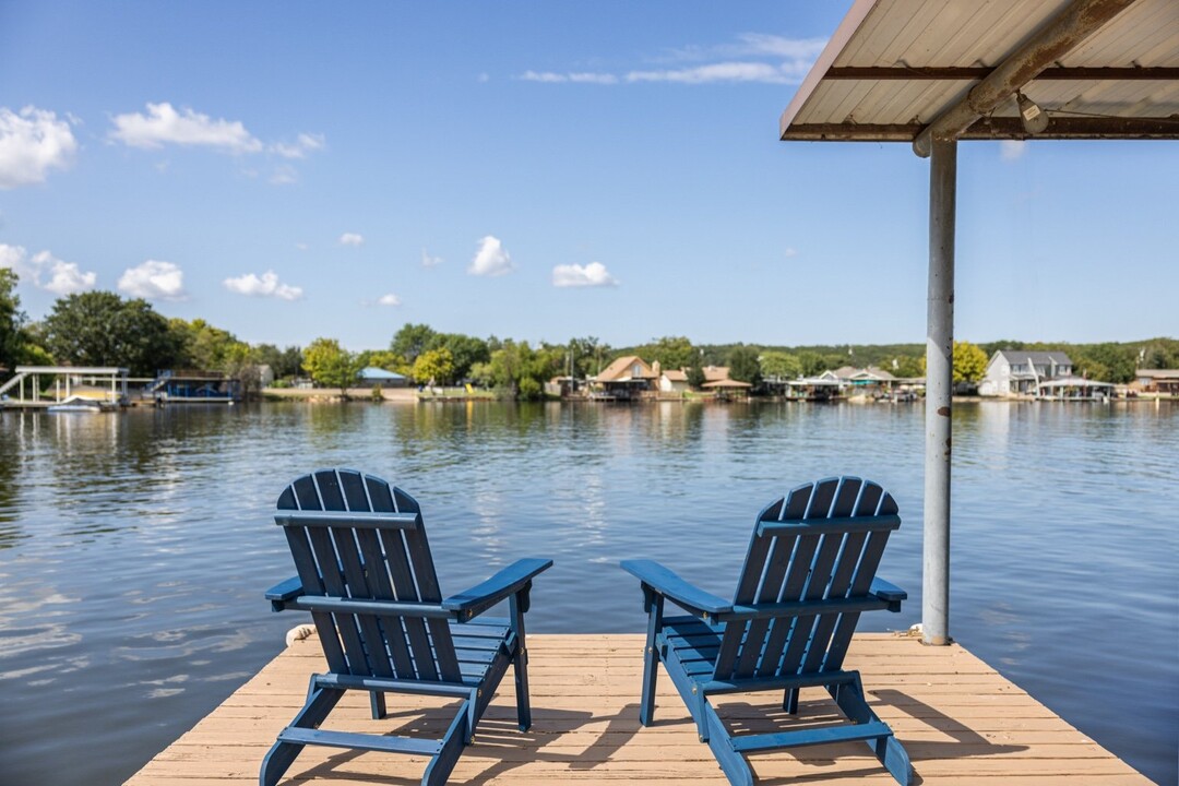 4023 Lands End Ct in Granbury, TX - Foto de edificio