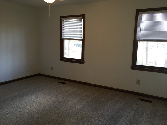 4808-4810 Edwards Mill Rd in Raleigh, NC - Building Photo - Building Photo