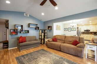 8801 Dawnridge Cir in Austin, TX - Building Photo - Building Photo