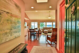 874 Buena Vista Pl in Greenbank, WA - Building Photo - Building Photo